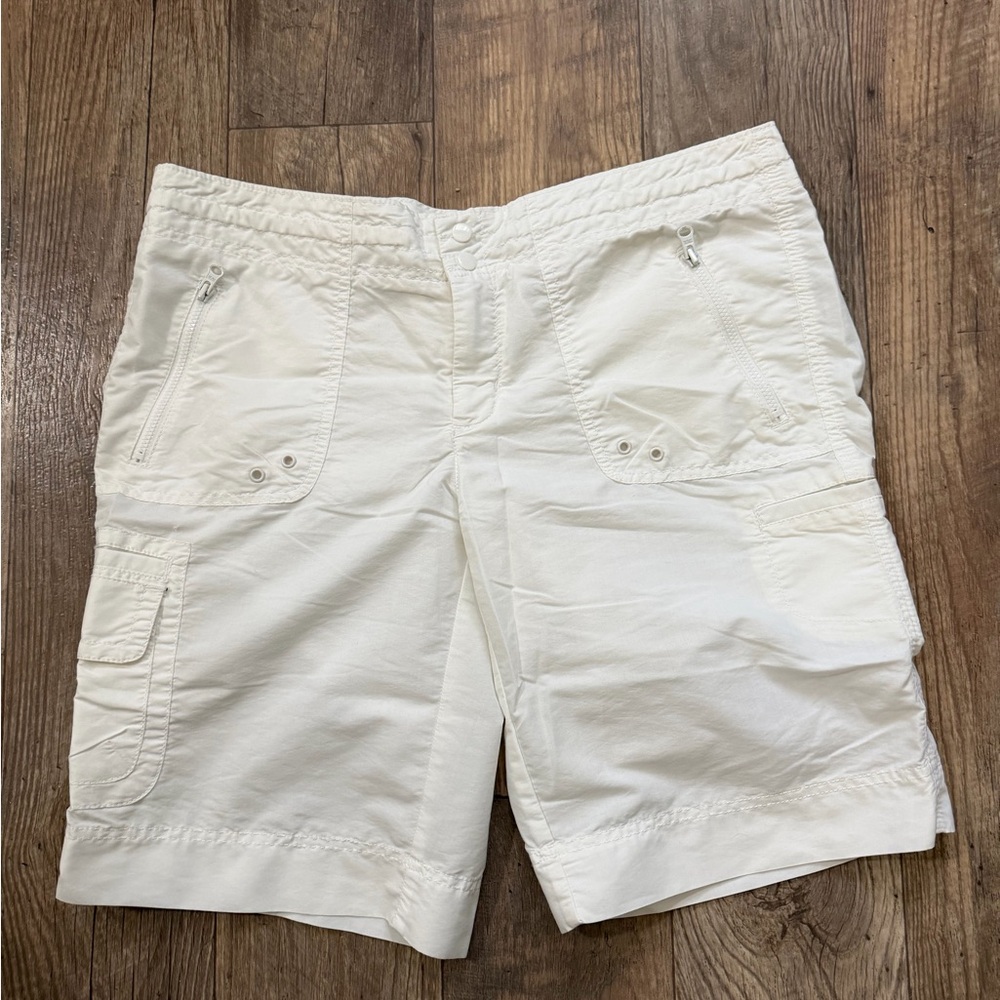 GAP Women's White Cargo Shorts. Size 12.